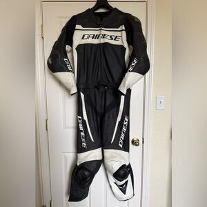 Dainese Mistel 2 Piece Men’s Leather Motorcycle Race Suit/ with Bag